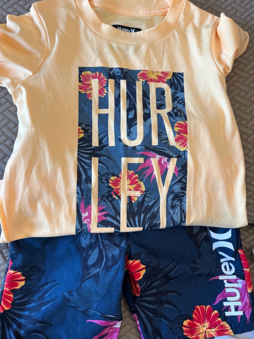 Hurley rashguard and trunks